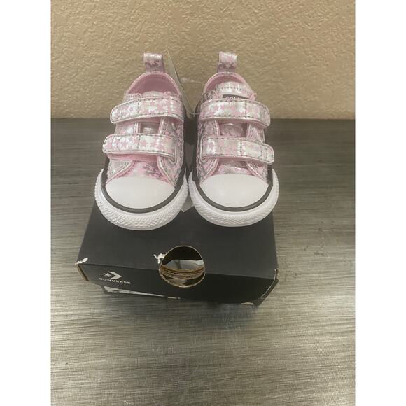 NEW Infant Converse Sizes 2,3,4,5,6, and 7 - Picture 2 of 16